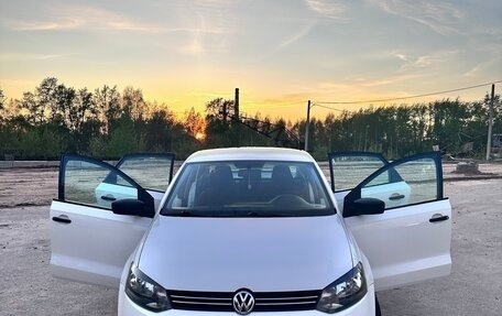 Volkswagen Polo VI (EU Market), 2013 год, 890 000 рублей, 2 фотография