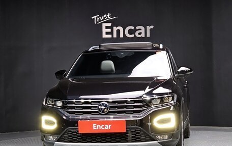 Volkswagen T-Roc I, 2021 год, 1 687 000 рублей, 2 фотография