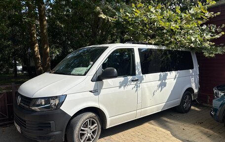 Volkswagen Transporter T6 рестайлинг, 2016 год, 2 790 000 рублей, 1 фотография