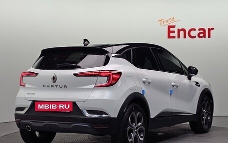 Renault Captur II, 2020 год, 1 585 000 рублей, 2 фотография
