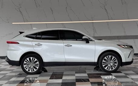 Toyota Harrier, 2022 год, 2 450 000 рублей, 3 фотография