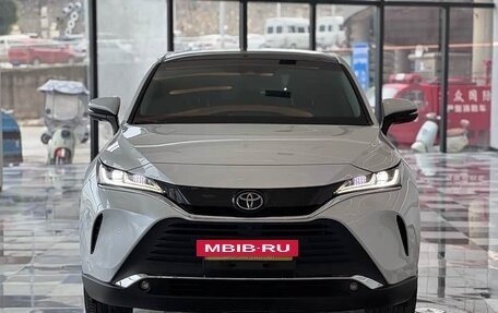 Toyota Harrier, 2022 год, 2 450 000 рублей, 2 фотография