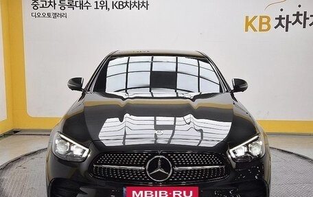 Mercedes-Benz E-Класс, 2022 год, 3 350 000 рублей, 2 фотография