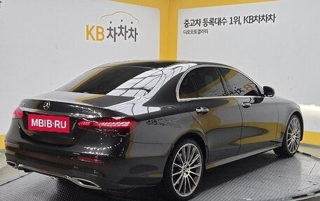 Mercedes-Benz E-Класс, 2022 год, 3 350 000 рублей, 4 фотография