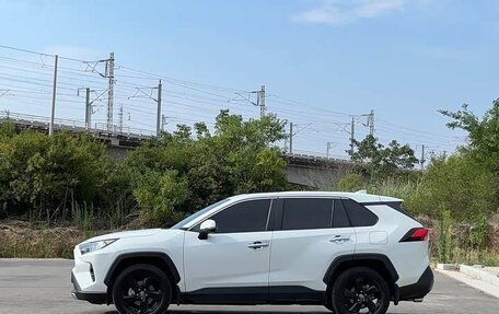 Toyota RAV4, 2021 год, 2 600 000 рублей, 6 фотография