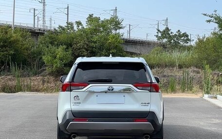 Toyota RAV4, 2021 год, 2 600 000 рублей, 4 фотография