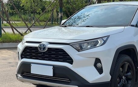 Toyota RAV4, 2021 год, 2 600 000 рублей, 5 фотография