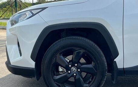 Toyota RAV4, 2021 год, 2 600 000 рублей, 8 фотография