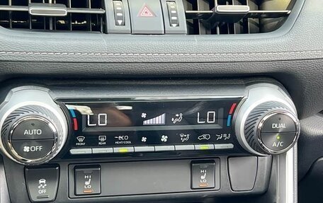 Toyota RAV4, 2021 год, 2 600 000 рублей, 17 фотография