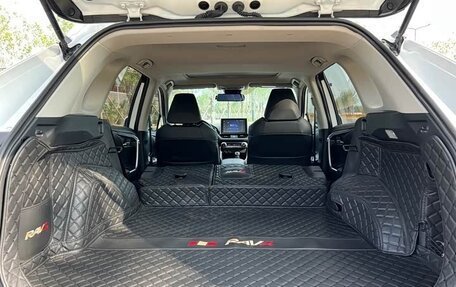 Toyota RAV4, 2021 год, 2 600 000 рублей, 16 фотография