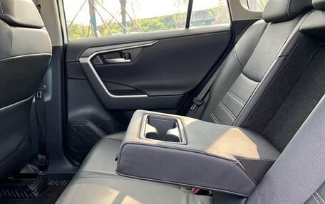 Toyota RAV4, 2021 год, 2 600 000 рублей, 31 фотография