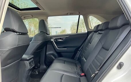 Toyota RAV4, 2021 год, 2 600 000 рублей, 30 фотография