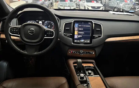 Volvo XC90 II рестайлинг, 2022 год, 4 500 000 рублей, 6 фотография