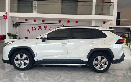 Toyota RAV4, 2022 год, 2 829 690 рублей, 3 фотография