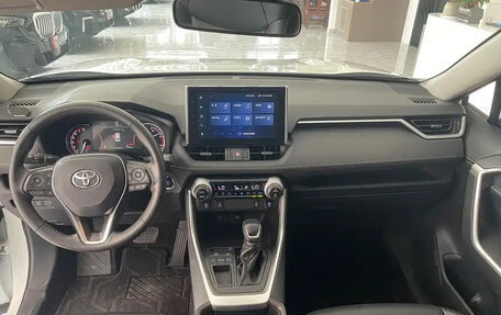 Toyota RAV4, 2022 год, 2 829 690 рублей, 8 фотография