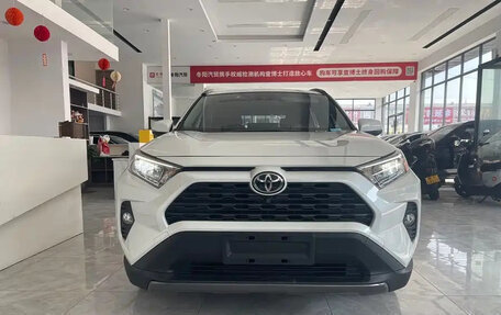 Toyota RAV4, 2022 год, 2 829 690 рублей, 2 фотография