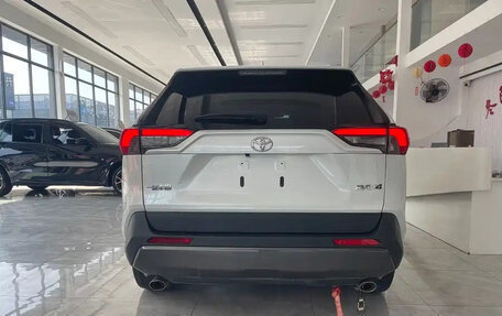 Toyota RAV4, 2022 год, 2 829 690 рублей, 6 фотография