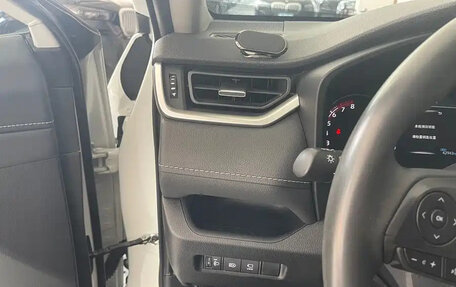Toyota RAV4, 2022 год, 2 829 690 рублей, 10 фотография