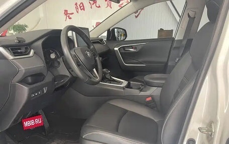 Toyota RAV4, 2022 год, 2 829 690 рублей, 7 фотография