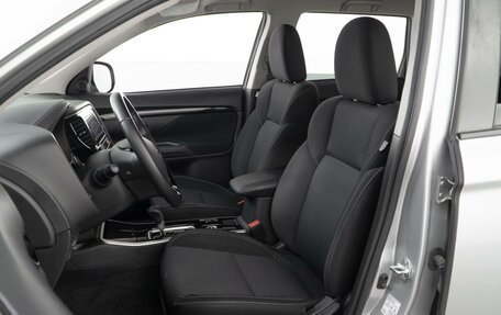 Mitsubishi Outlander III рестайлинг 3, 2019 год, 2 734 800 рублей, 10 фотография