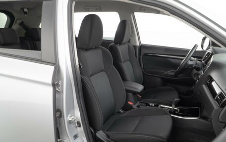 Mitsubishi Outlander III рестайлинг 3, 2019 год, 2 734 800 рублей, 8 фотография