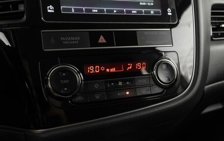 Mitsubishi Outlander III рестайлинг 3, 2019 год, 2 734 800 рублей, 12 фотография