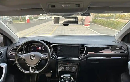 Volkswagen T-Roc I, 2022 год, 1 590 000 рублей, 7 фотография