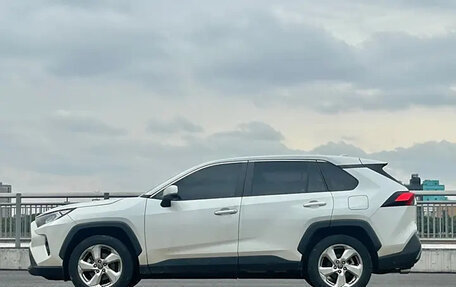 Toyota RAV4, 2022 год, 2 280 000 рублей, 7 фотография