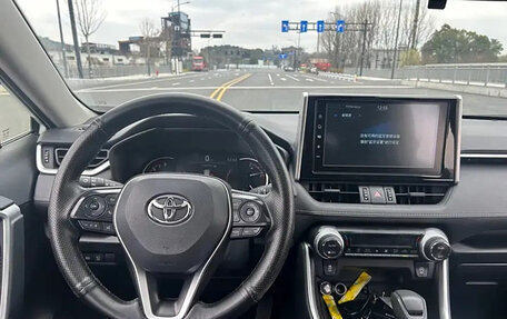 Toyota RAV4, 2022 год, 2 280 000 рублей, 11 фотография