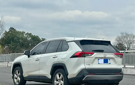 Toyota RAV4, 2022 год, 2 280 000 рублей, 6 фотография