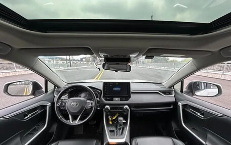 Toyota RAV4, 2022 год, 2 280 000 рублей, 9 фотография