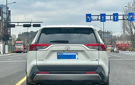 Toyota RAV4, 2022 год, 2 280 000 рублей, 5 фотография