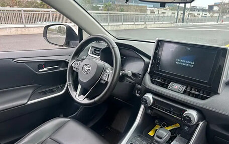 Toyota RAV4, 2022 год, 2 280 000 рублей, 13 фотография