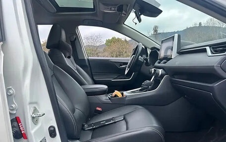 Toyota RAV4, 2022 год, 2 280 000 рублей, 15 фотография