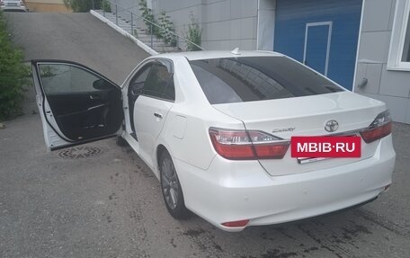 Toyota Camry, 2018 год, 2 300 000 рублей, 9 фотография