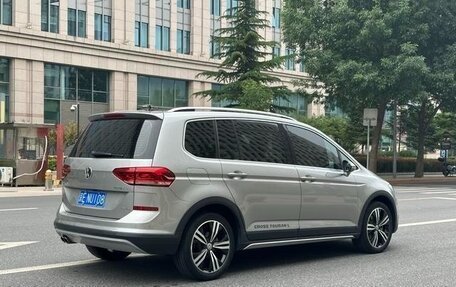 Volkswagen Touran III, 2021 год, 1 755 123 рублей, 4 фотография