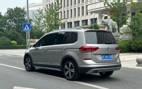 Volkswagen Touran III, 2021 год, 1 755 123 рублей, 6 фотография