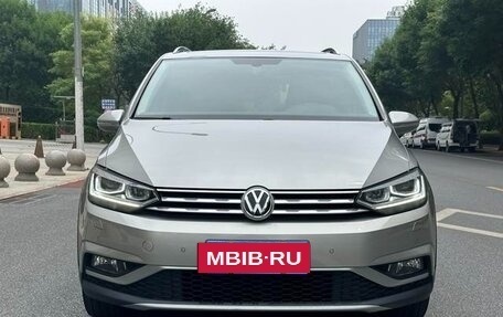 Volkswagen Touran III, 2021 год, 1 755 123 рублей, 2 фотография