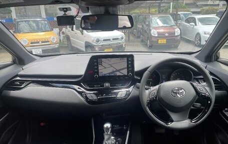 Toyota C-HR I рестайлинг, 2022 год, 1 670 000 рублей, 5 фотография