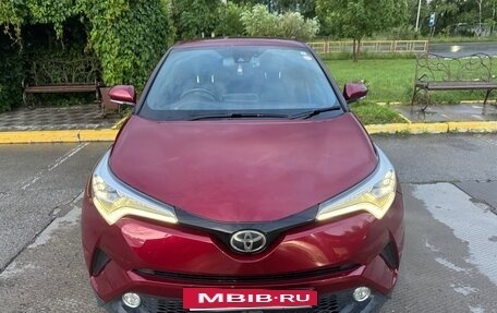 Toyota C-HR I рестайлинг, 2017 год, 1 950 000 рублей, 2 фотография