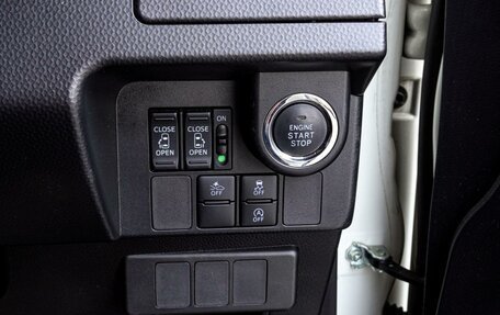 Toyota Roomy I, 2017 год, 1 295 000 рублей, 18 фотография