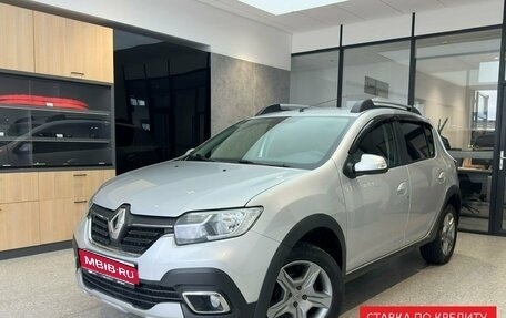 Renault Sandero II рестайлинг, 2019 год, 900 000 рублей, 1 фотография