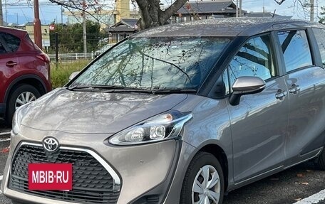 Toyota Sienta II, 2021 год, 1 300 000 рублей, 2 фотография