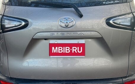 Toyota Sienta II, 2021 год, 1 300 000 рублей, 11 фотография