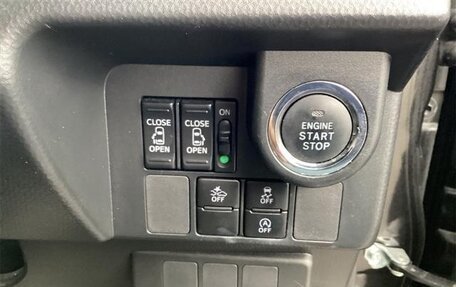 Toyota Roomy I, 2022 год, 700 000 рублей, 27 фотография