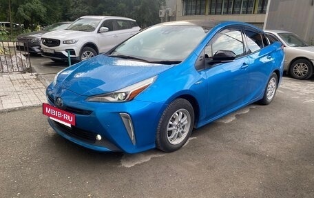 Toyota Prius IV XW50, 2019 год, 1 900 000 рублей, 6 фотография
