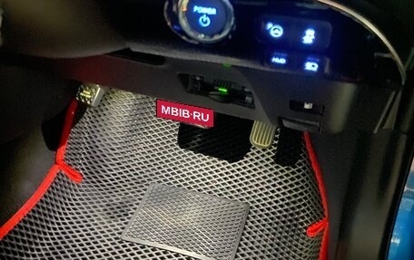 Toyota Prius IV XW50, 2019 год, 1 900 000 рублей, 5 фотография