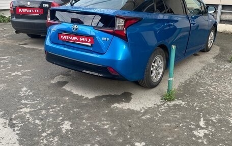 Toyota Prius IV XW50, 2019 год, 1 900 000 рублей, 9 фотография