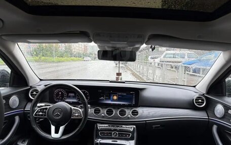 Mercedes-Benz E-Класс, 2019 год, 3 150 000 рублей, 4 фотография