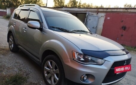 Mitsubishi Outlander III рестайлинг 3, 2009 год, 1 160 000 рублей, 3 фотография